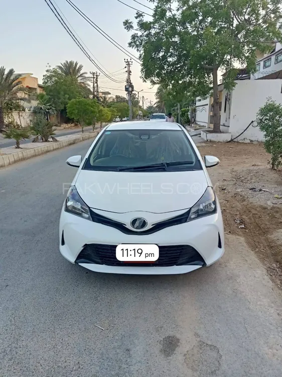 Toyota Vitz 2015 for Sale in Karachi Image-1