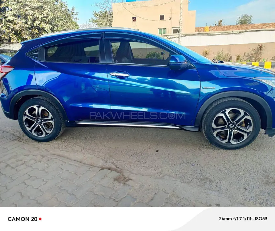 Honda Vezel 2016 for Sale in Faisalabad Image-1