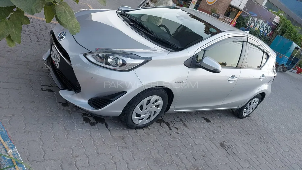 Toyota Aqua 2017 for Sale in Peshawar Image-1