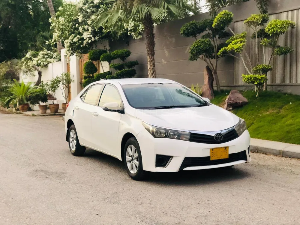 Toyota Corolla 2015 for Sale in Karachi Image-1