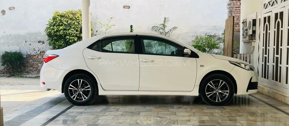 Toyota Corolla 2019 for Sale in Peshawar Image-1