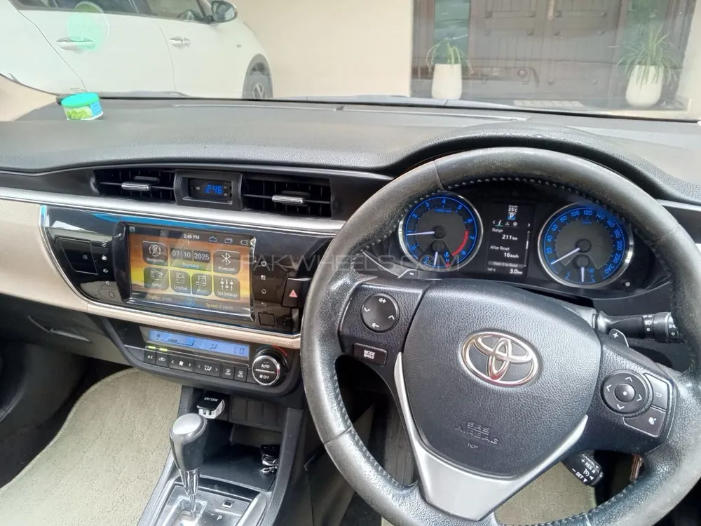 Toyota Corolla 2016 for Sale in Karachi Image-1