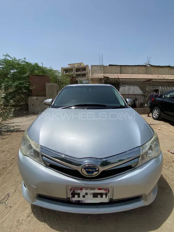 Toyota Corolla Axio 2013 for Sale in Karachi Image-1