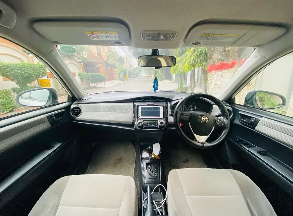 Toyota Corolla Axio 2017 for Sale in Gujranwala Image-1