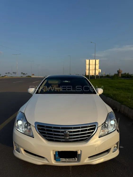 Toyota Crown 2010 for Sale in Islamabad Image-1