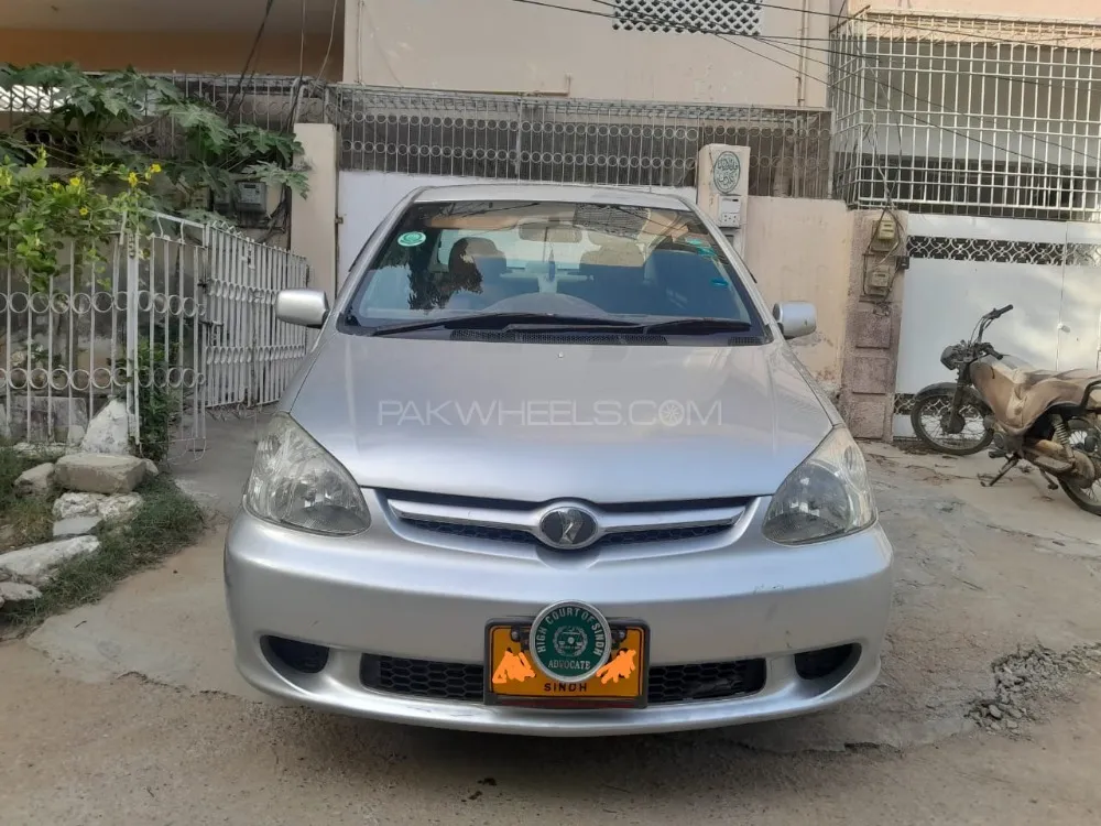 Toyota Platz 2002 for Sale in Karachi Image-1
