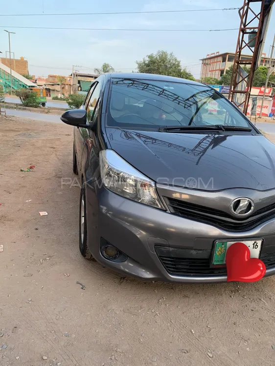 Toyota Vitz 2012 for Sale in Peshawar Image-1