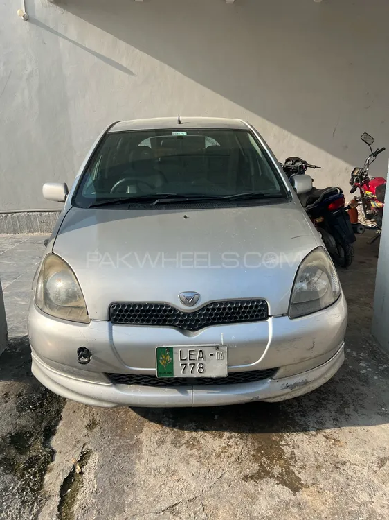 Toyota Vitz 2000 for Sale in Mardan Image-1