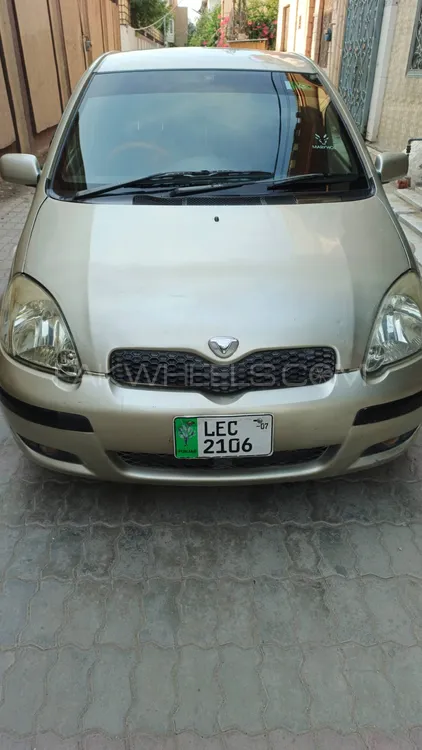 Toyota Vitz 2004 for Sale in Peshawar Image-1
