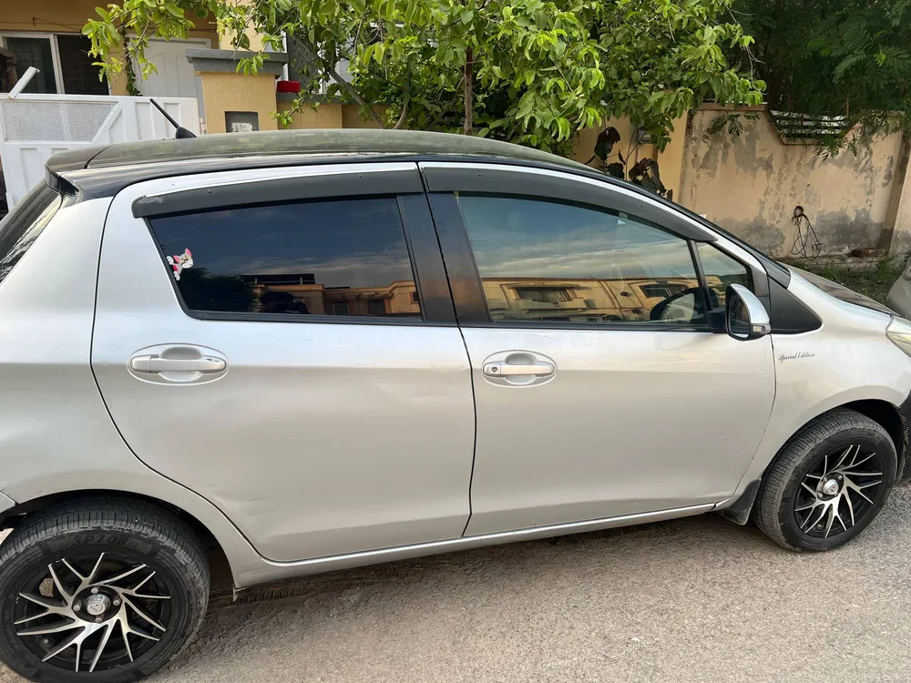 Toyota Vitz 2013 for Sale in Lahore Image-1