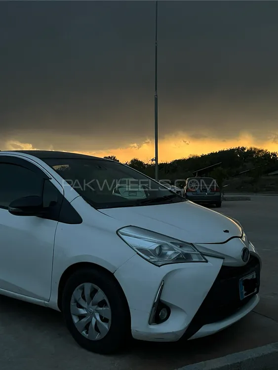 Toyota Vitz 2017 for Sale in Islamabad Image-1