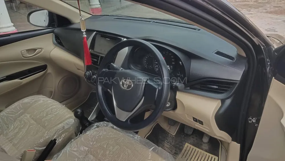 ٹویوٹا یارس سیڈان 2025 for Sale in Hujra Shah Mukeem Image-1