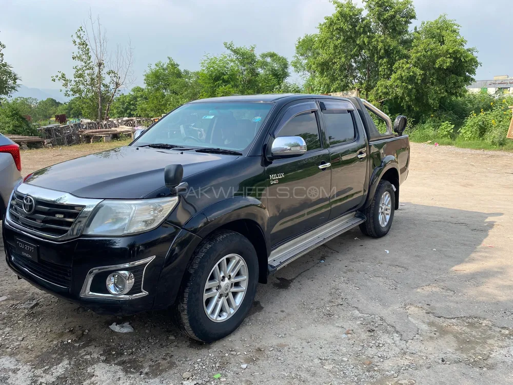 Toyota Hilux 2013 for Sale in Islamabad Image-1