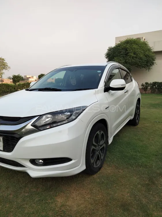Honda Vezel 2015 for Sale in Rawalpindi Image-1