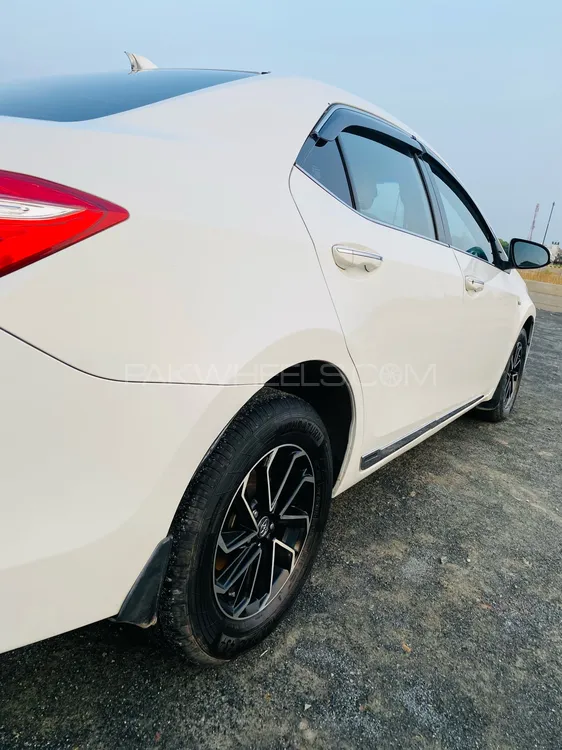 Toyota Corolla 2016 for Sale in Sialkot Image-1