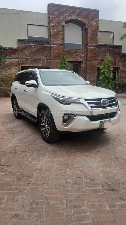 Toyota Fortuner 2017 for Sale in Lahore Image-1
