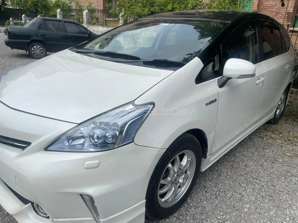 Toyota Prius Alpha 2012 for Sale in Islamabad Image-1