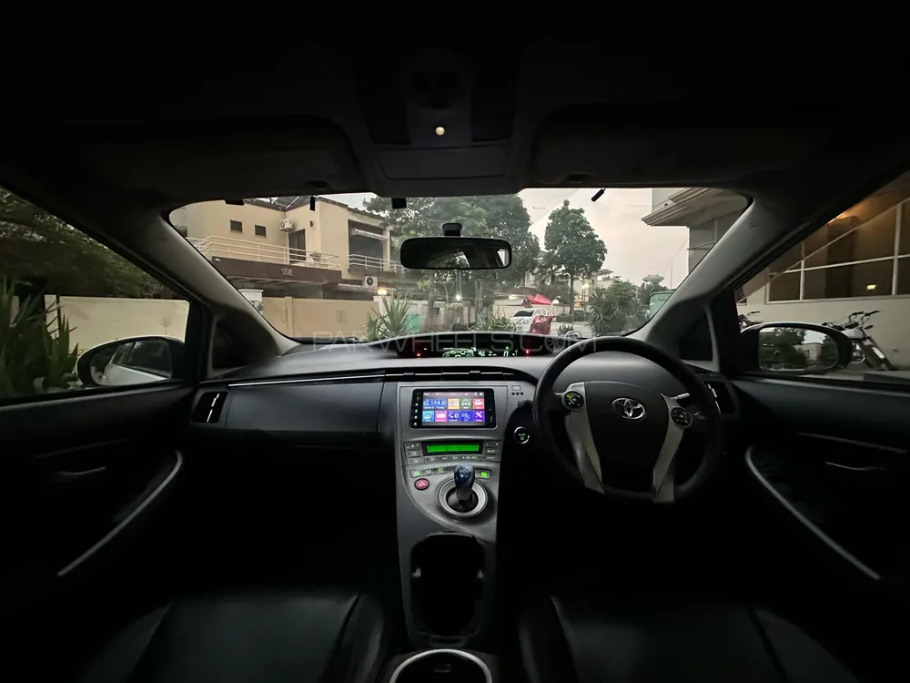 Toyota Prius 2011 for Sale in Islamabad Image-1