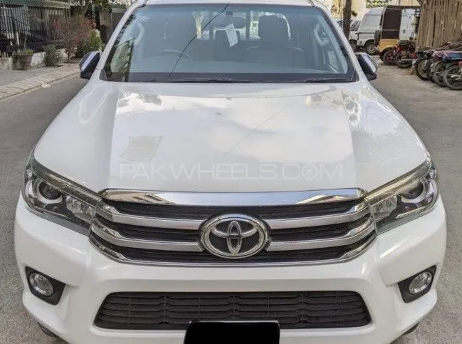 Toyota Revo 2019 genuine pair of headlights and back lights front bumper and grill Image-1