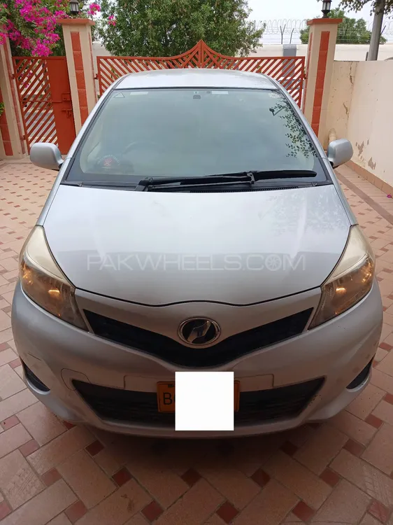Toyota Vitz 2013 for Sale in Karachi Image-1