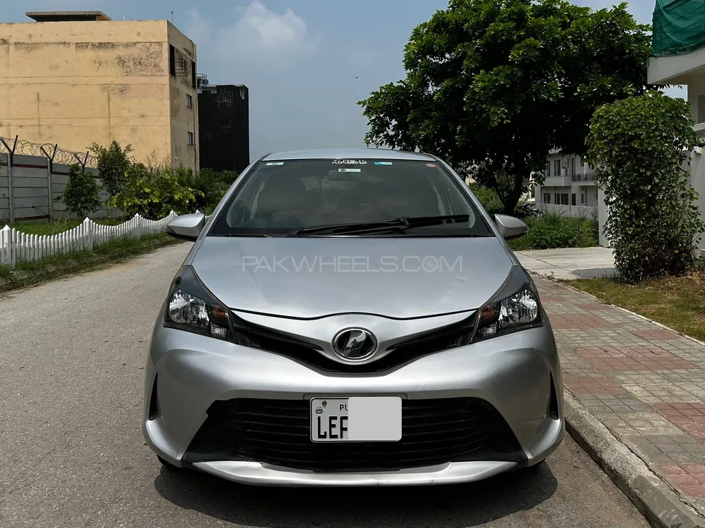 Toyota Vitz 2015 for Sale in Islamabad Image-1