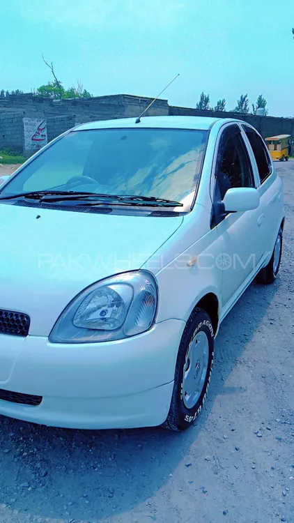 Toyota Vitz 2000 for Sale in Mardan Image-1