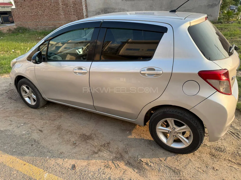 Toyota Vitz 2011 for Sale in Sargodha Toyota Vitz 2011 for Sale in Sargodha Image-2