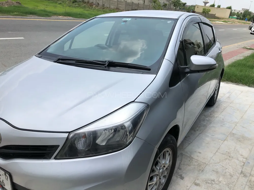 Toyota Vitz 2013 for Sale in Lahore Image-1