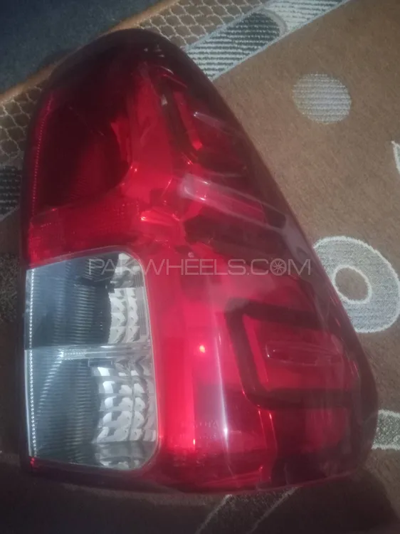 Urgent sale revo 22 model back ri8 saide original light . Image-1