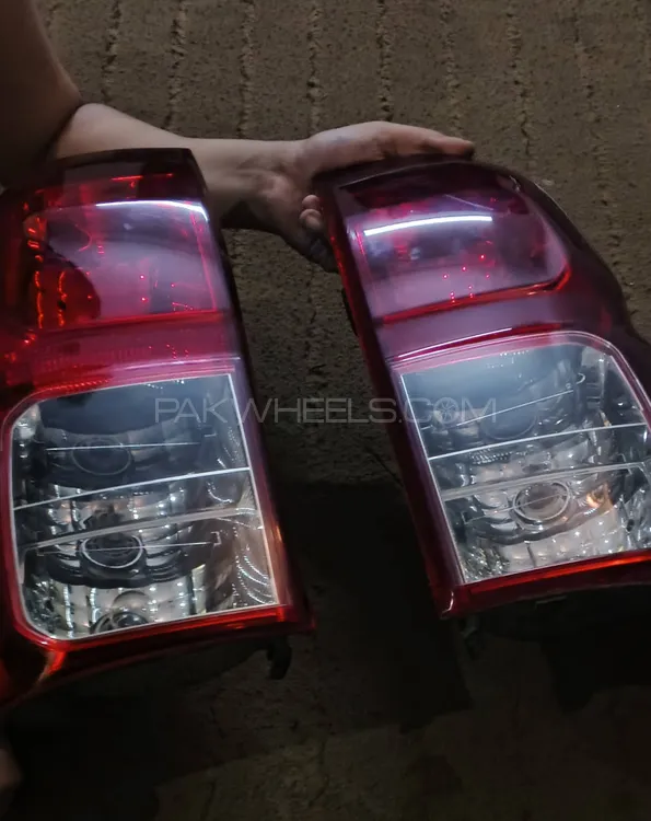 genuine revo lights for every revo best condition with bulbs Image-1