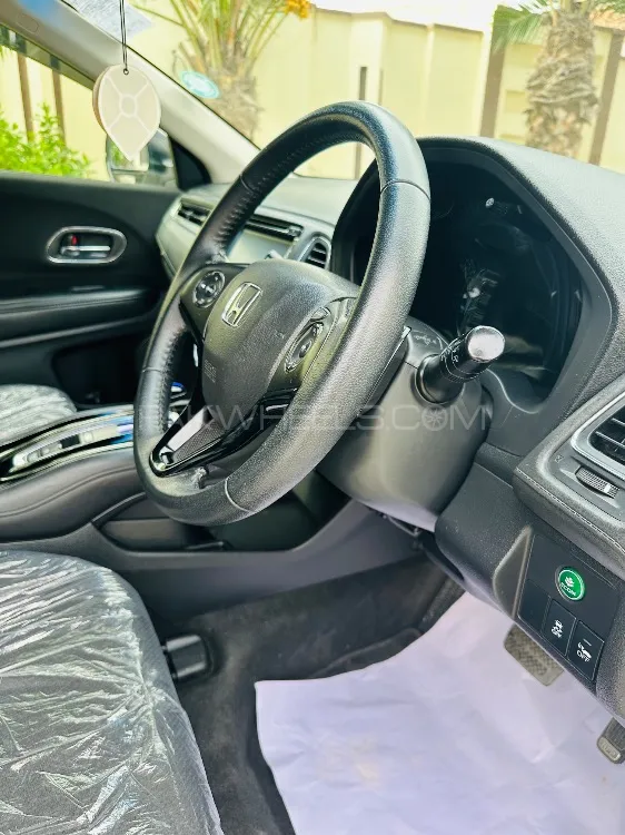 Honda Vezel 2018 for Sale in Faisalabad Image-1
