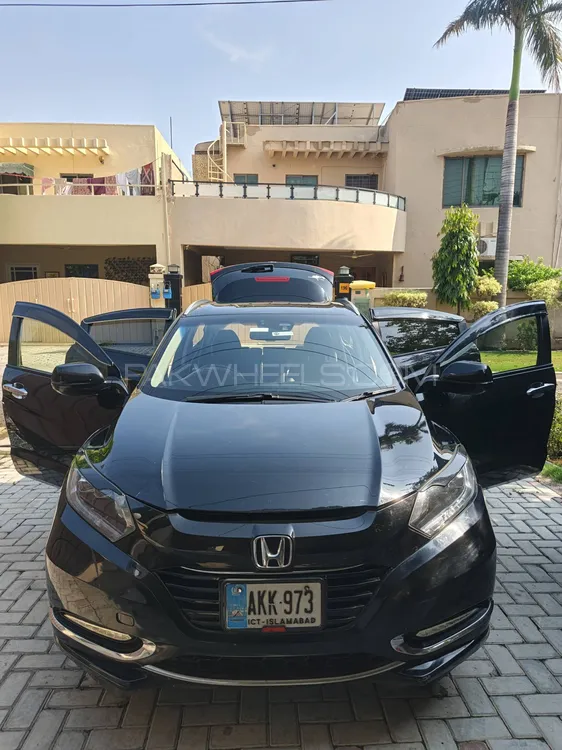 Honda Vezel 2015 for Sale in Islamabad Image-1