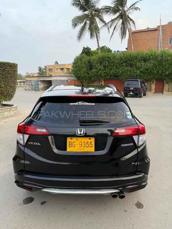 Honda Vezel 2015 for Sale in Karachi Image-1