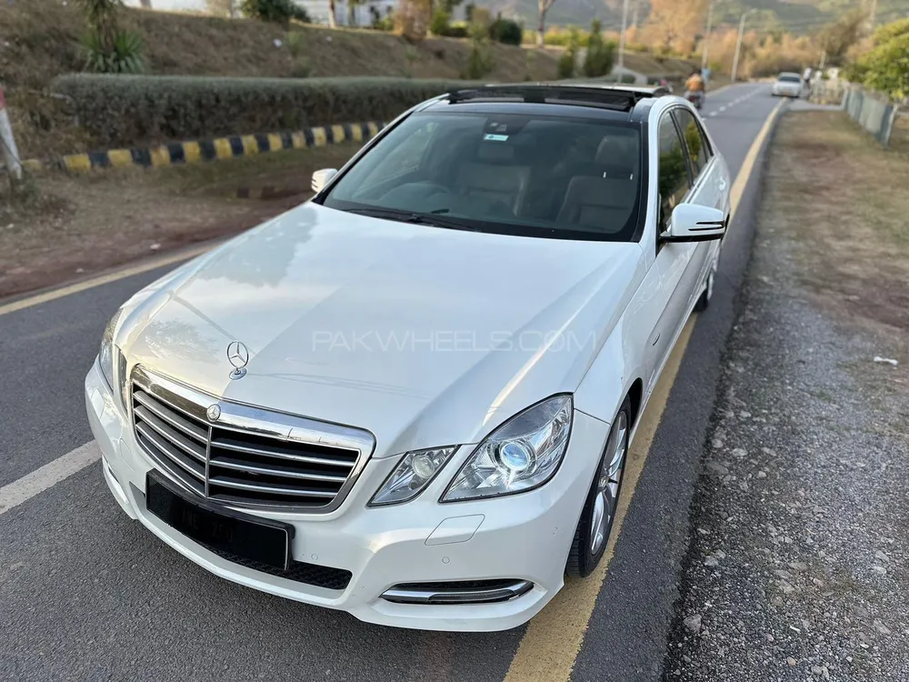 Mercedes Benz E Class 2011 for Sale in Peshawar Image-1