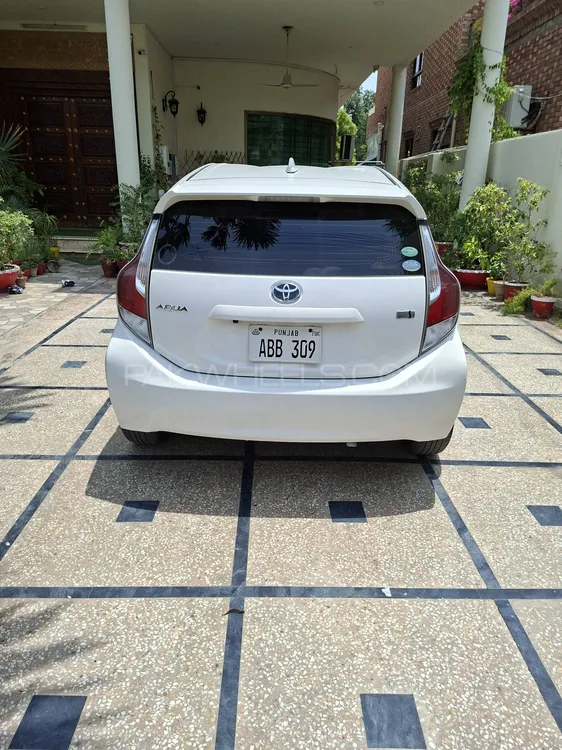 Toyota Aqua 2017 for Sale in Multan Image-1