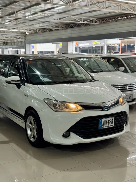 Toyota Corolla Fielder 2017 for Sale in Peshawar Image-1