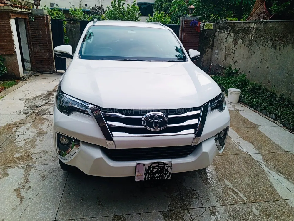 Toyota Fortuner 2017 for Sale in Lahore Image-1