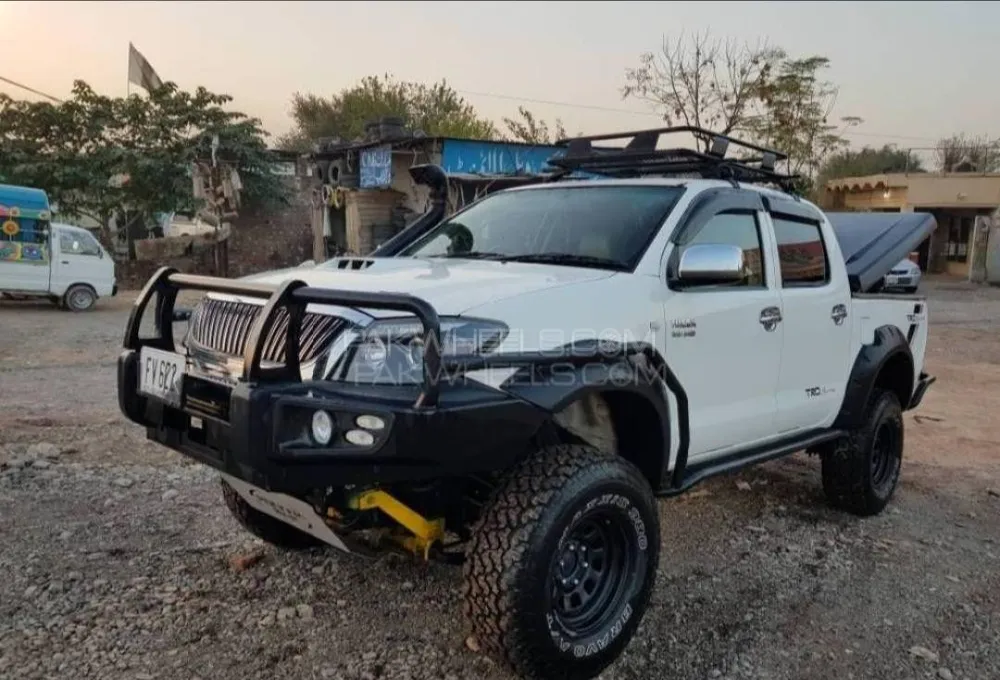Toyota Hilux 2010 for Sale in Peshawar Image-1