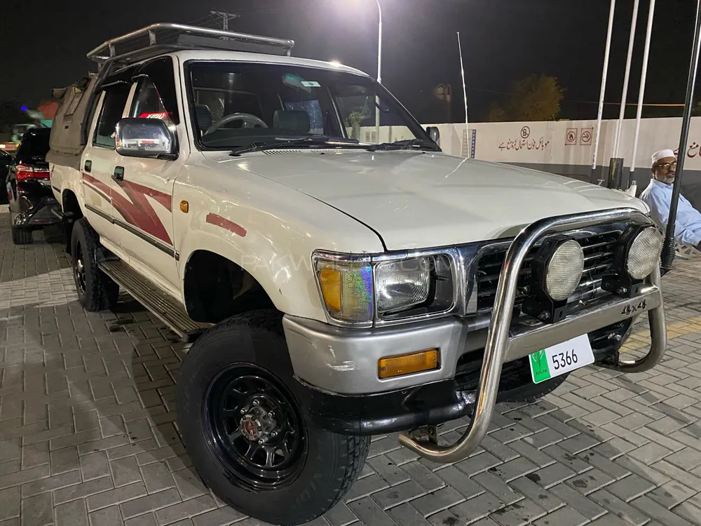 Toyota Hilux 1990 for Sale in Kamra Image-1