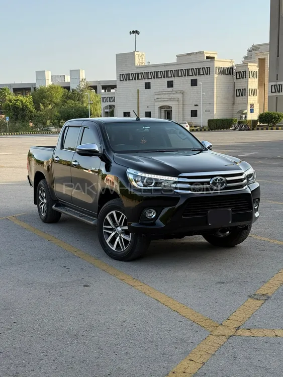 Toyota Hilux 2018 for Sale in Islamabad Image-1
