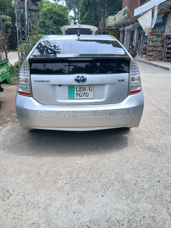 Toyota Prius 2011 for Sale in Lahore Image-1
