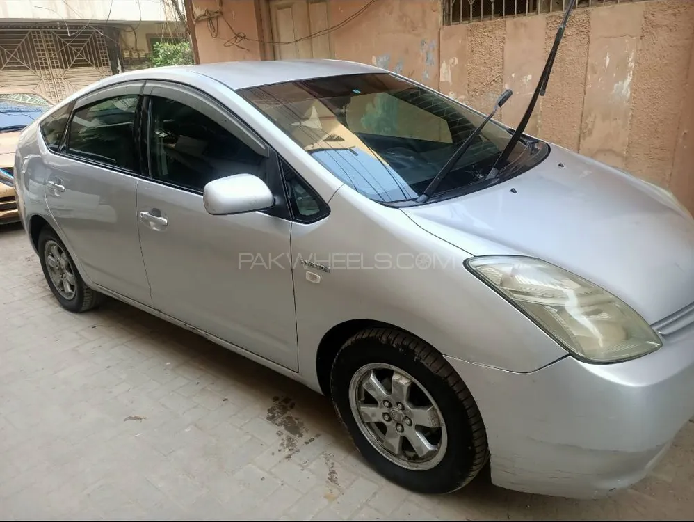 Toyota Prius 2010 for Sale in Karachi Image-1