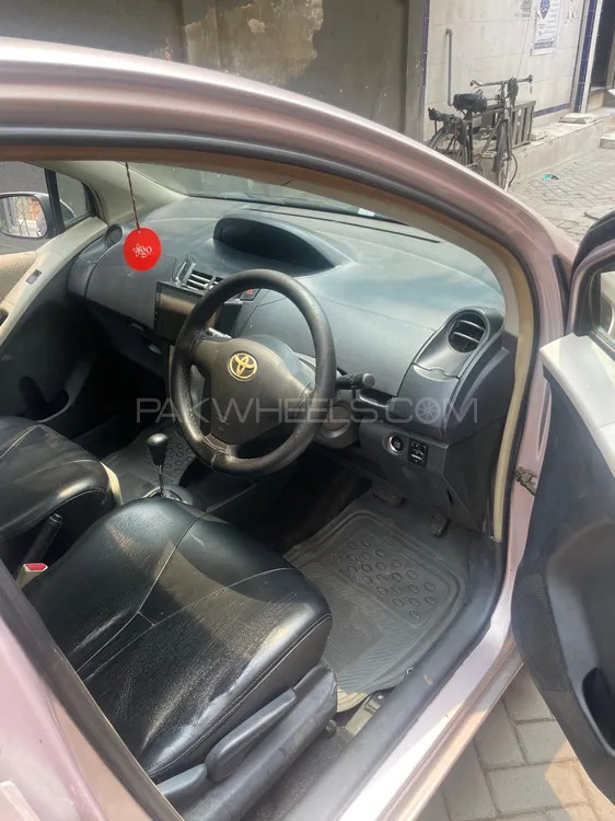 Toyota Vitz 2005 for Sale in Lahore Image-1
