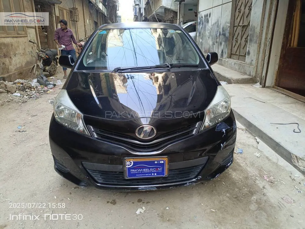 Toyota Vitz 2011 for Sale in Karachi Image-1