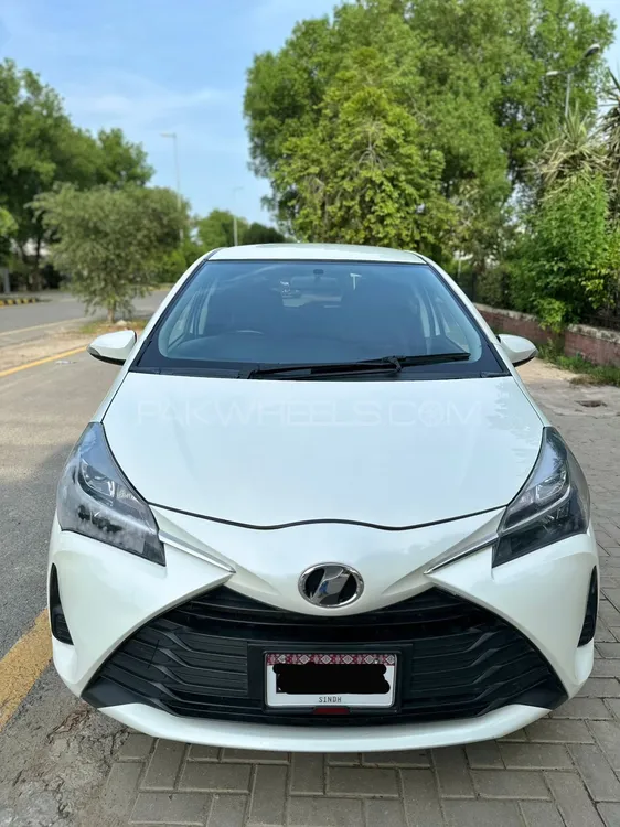 Toyota Vitz 2017 for Sale in Lahore Image-1