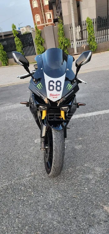 Yamaha FZR 400 2024 for Sale Image-1