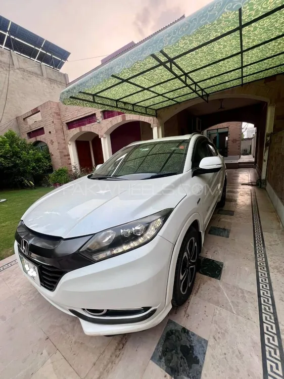 Honda Vezel 2014 for Sale in Faisalabad Image-1