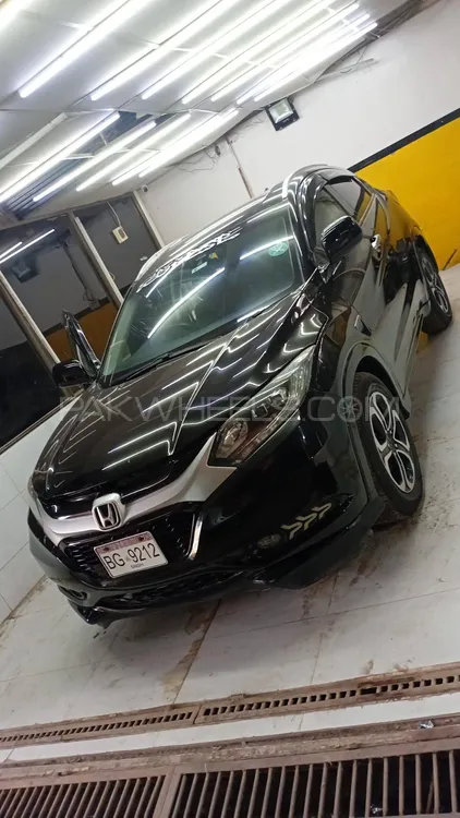 Honda Vezel 2015 for Sale in Karachi Image-1