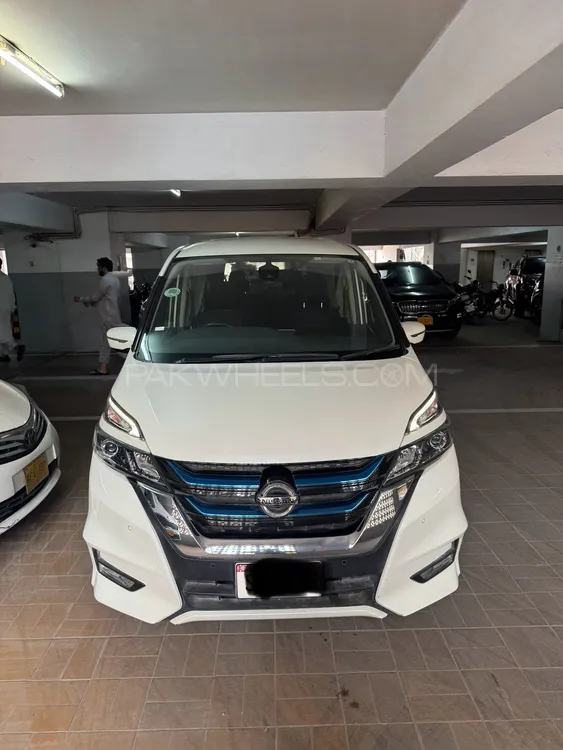 Nissan Serena 2018 for Sale in Karachi Image-1