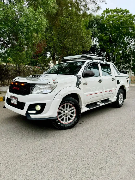 Toyota Hilux 2013 for Sale in Karachi Image-1
